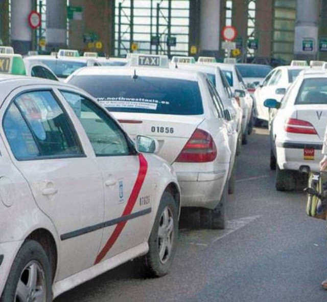 Aπαγορεύουν σε φορείς του ΑIDS να οδηγούν ταξί