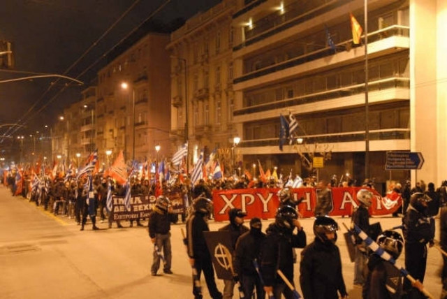 Daily Mail: Η Χρυσή Αυγή η μεγαλύτερη απειλή από τη δεκαετία του 30