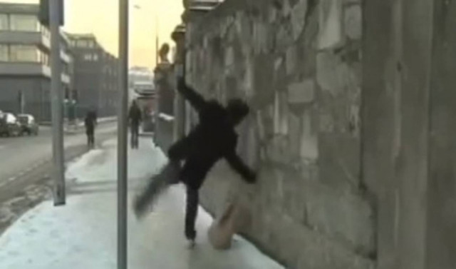 Βίντεο: Επικές τούμπες στον πάγο!