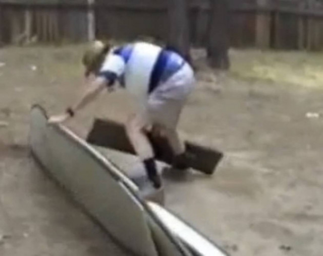 Βίντεο: Η δουλειά κάνει τους άντρες...