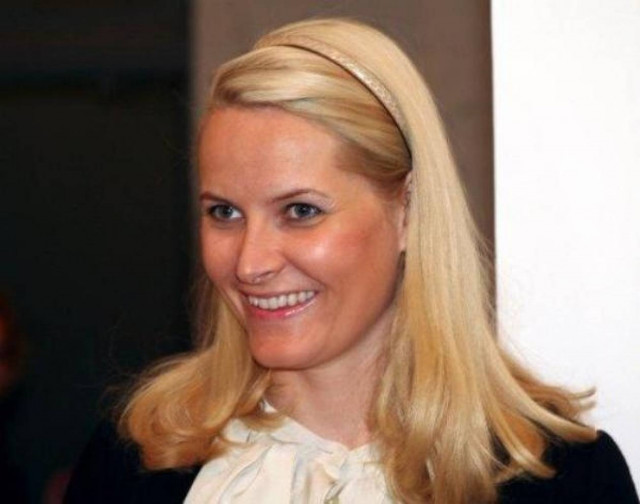 Η πριγκίπισσα ανέλαβε χρέη...νταντάς για τα δίδυμα gay υπαλλήλου της