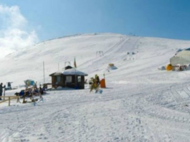 ΔΕΙΤΕ: Στα λευκά τα χιονοδρομικά κέντρα της χώρας!