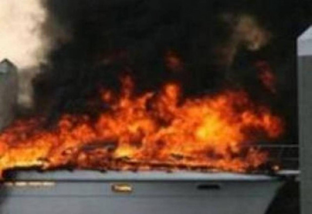 Φωτιά σε θαλαμηγό στον Άγιο Κοσμά