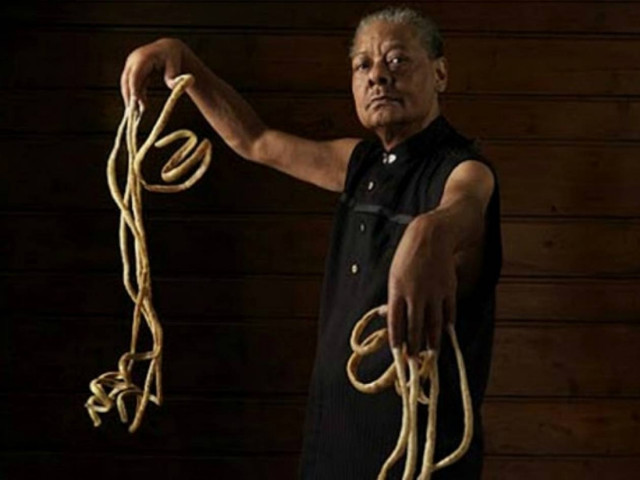 Σοκαριστικές φωτογραφίες:Ο άνδρας με τα μακρύτερα νύχια στον κόσμο