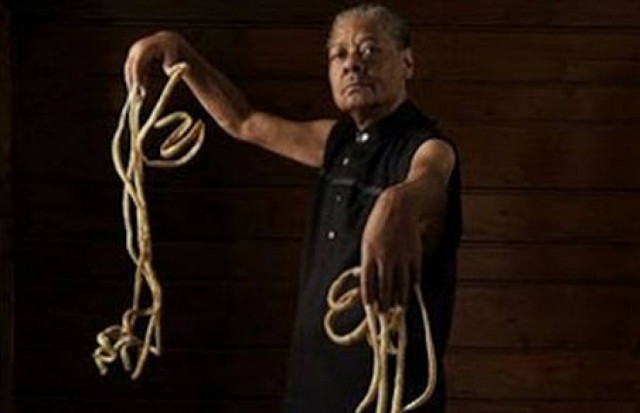 Τα μακρύτερα νύχια σε άντρα (pics)