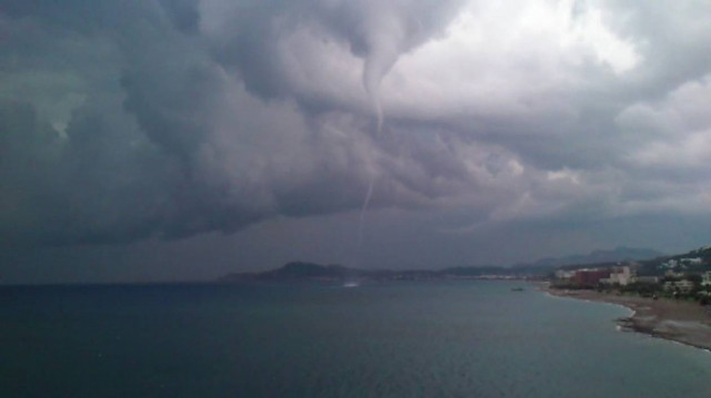 Πρέβεζα: Ανεμοστρόβιλος «σήκωσε» την Ανθούσα