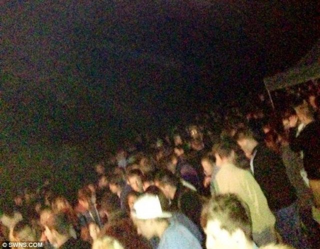 Τι να κάνεις για να έρθουν 1.000 άτομα (και η αστυνομία) στο πάρτι σου