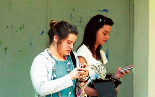 Προειδοποίηση στα κινητά για τους κινδύνους στην υγεία των χρηστών