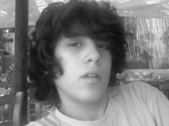 ΤΩΡΑ: Ένταση στη μαθητική πορεία για τον Αλέξη Γρηγορόπουλο