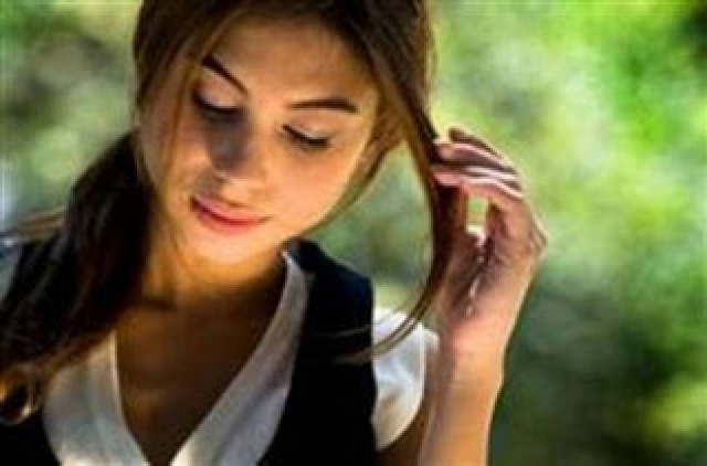 Οι 7 κινήσεις που κάνουν οι γυναίκες όταν τους αρέσει κάποιος