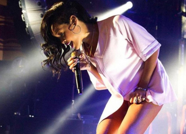 Styled to Rock: Η Rihanna πρωταγωνιστεί σε ριάλιτι μόδας