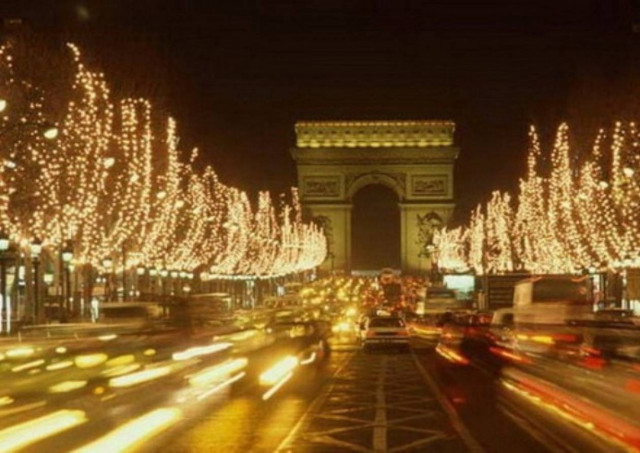 Σε συσκότιση η «πόλη του φωτός»