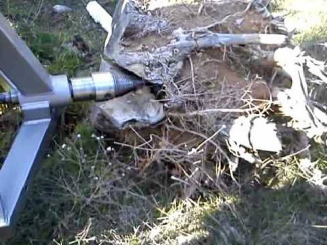 Σοκ: Το ξυλοκοπτικό του έκοψε τον λαιμό!