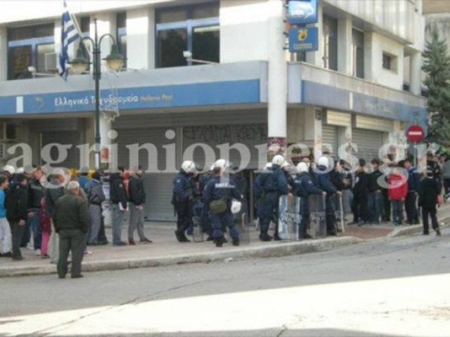 Επεισόδια στην πορεία για τον Αλέξη στο Αγρίνιο (vid)