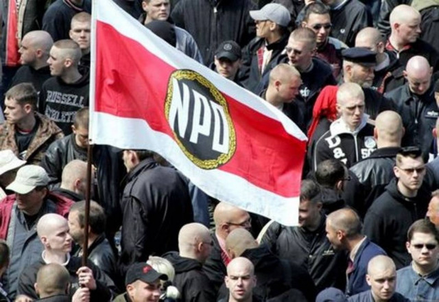 Συντρίβουν τους νεοναζί στη Γερμανία