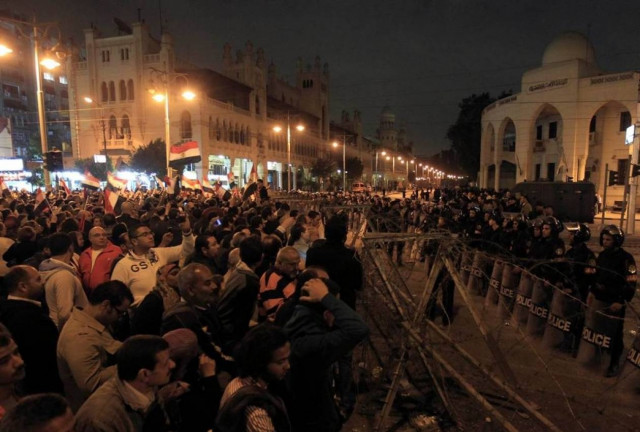 Επεισόδια έξω από το προεδρικό Μέγαρο στο Κάιρο