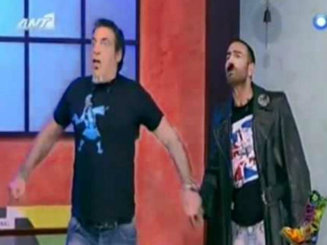 Η Χρυσή Αυγή επιτίθεται στους Ράδιο Αρβύλα (vid)