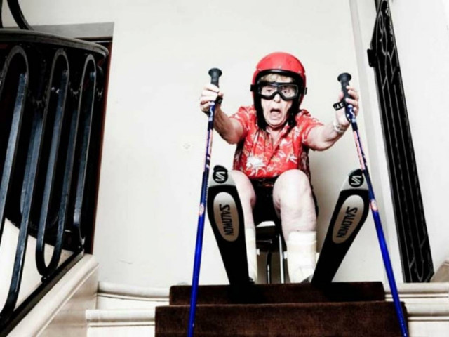 Απίθανο: Δείτε τι έκανε στη γιαγιά του που ένιωθε μόνη! (pics)