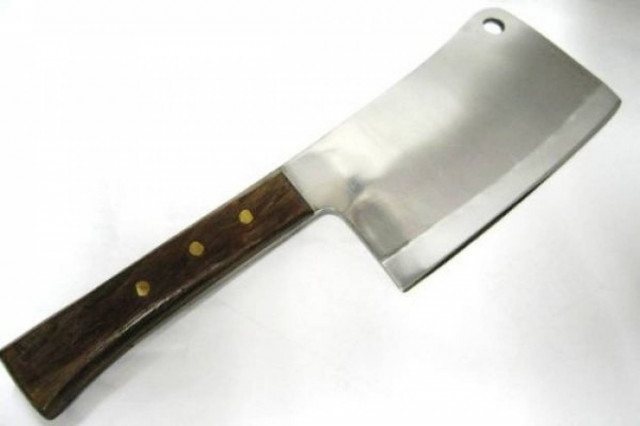 Έβγαλε μπαλτά σε αστυνομικούς!