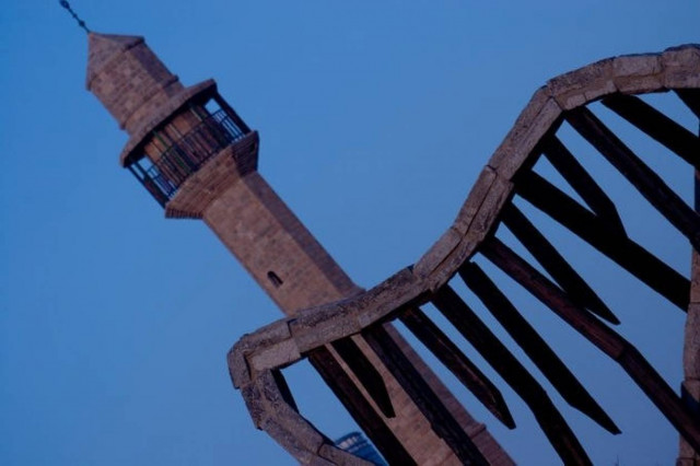 Τρεις νεκροί από έκρηξη βόμβας σε τζαμί της Συρίας