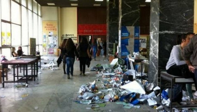 Ξέφραγο αμπέλι το Αριστοτέλειο – Νέοι βανδαλισμοί