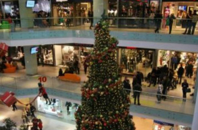 Ξεκινά το εορταστικό ωράριο των καταστημάτων