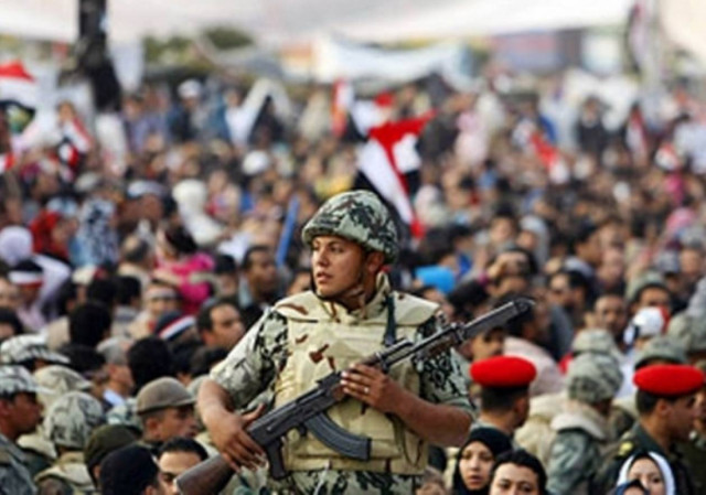 Αίγυπτος: Ο στρατός θα μείνει στο δρόμο μέχρι το δημοψήφισμα