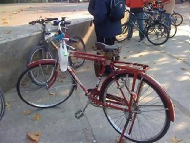 Η... αγάπη τους για τα ποδήλατα τούς οδήγησε στις χειροπέδες