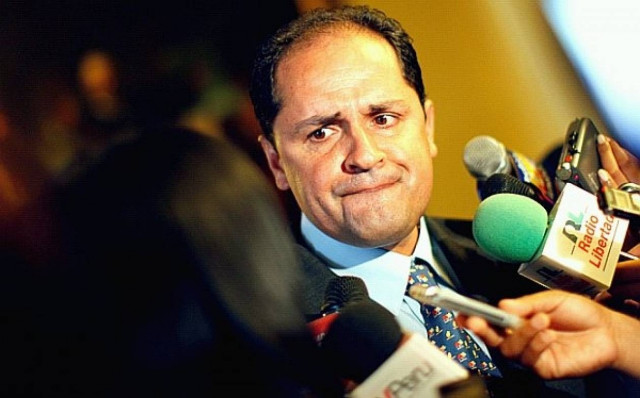 Ο υπουργός πλήρωσε τα νεύρα του με την «καρέκλα»