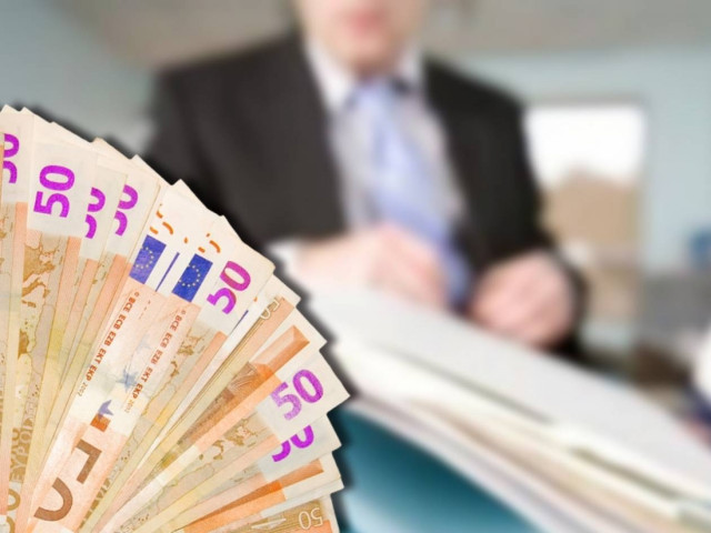 Αυτοί είναι οι νέοι φόροι που μας... χτυπούν την πόρτα