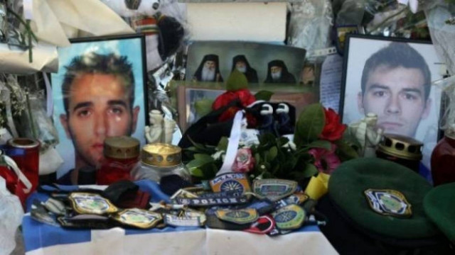 Συγγενείς αστυνομικών: Στείλατε τα παιδιά μας γυμνά στο θάνατο