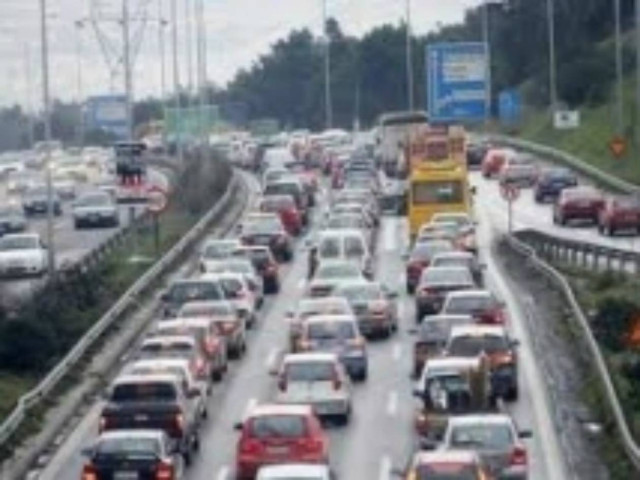 ΠΡΙΝ ΑΠΟ ΛΙΓΟ: Τροχαίο στη Θεσσαλονίκη λόγω παγετού