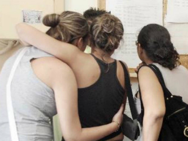 «Συνέλαβαν» φοιτητές του ΑΠΘ με «κοριούς» στα κασκόλ τους!