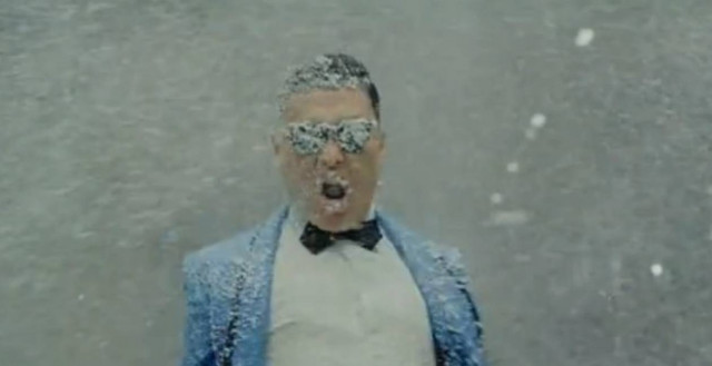 Κορυφαίο: Last Christmas vs Gangnam Style (βίντεο)