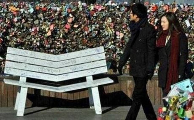 Ετοιμάζουν το μεγαλύτερο ραντεβού στα τυφλά της ιστορίας μέσω Facebook