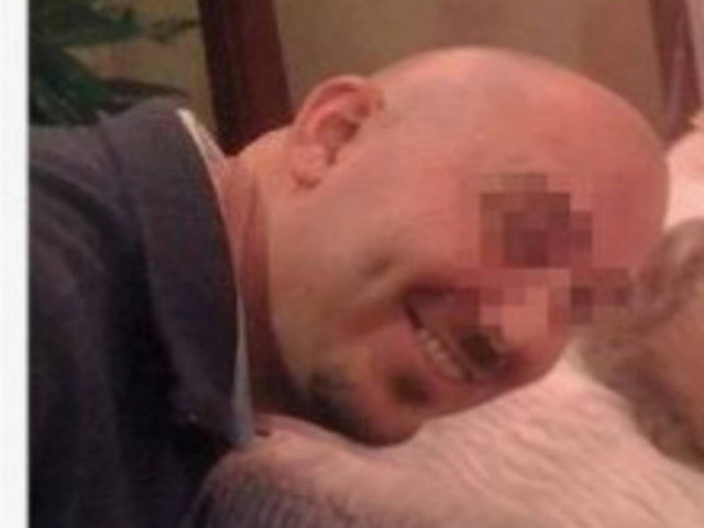 Άρρωστο: Τράβηξε και ανέβασε στο Facebook δίπλα σε...