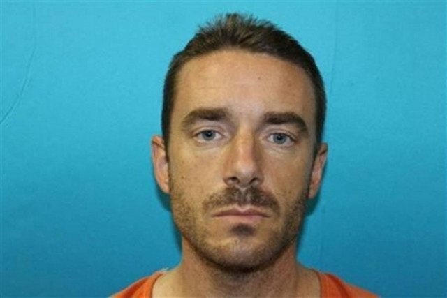 ΦΡΙΚΗ: Χάραξε πεντάλφα στην πλάτη του γιου του στις 12/12/12