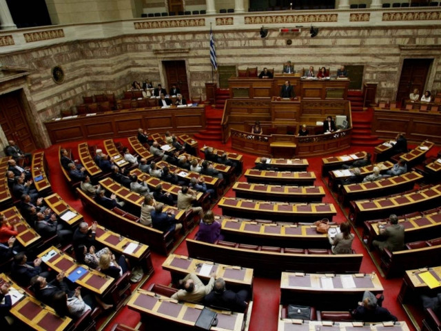 Το κάπνισμα... ενώνει Χρυσή Αυγή και ΚΚΕ