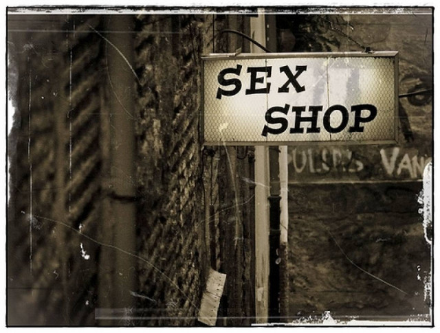 Ανέκδοτο: Στο sex shop