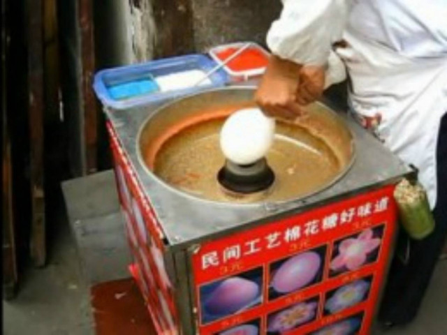 Βίντεο: Μαλλί της γριάς, απο άλλο πλανήτη!