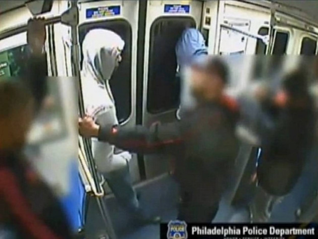 ΣΟΚ: Έβγαλε όπλο και τους πυροβόλησε μέσα στο μετρό!