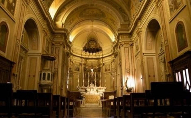 Παπάς ανακοίνωσε ότι παραιτείται την ώρα της λειτουργίας λόγω...