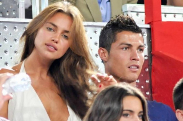 Οι πιο σέξι γυναίκες ποδοσφαιριστών (video)