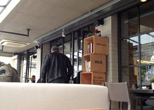 Τι έκανε ο Δήμος Βερύκιος σε καφέ στην πλατεία Νέας Κηφισιάς;