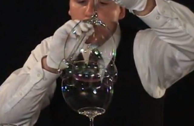 Βίντεο: Οφθαλμαπάτες με...φούσκες!