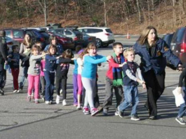 Κοριτσάκι 6,5 ετών γλίτωσε από το μακελειό κάνοντας το νεκρό
