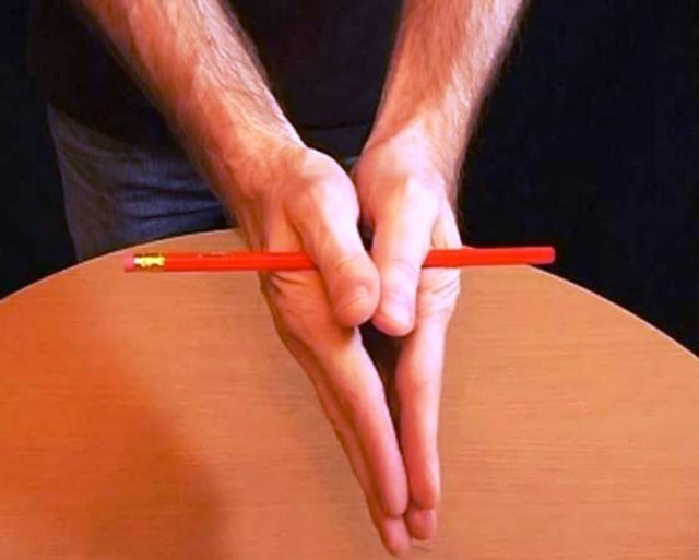 Βίντεο: Απίθανα μαγικά τρικ με απλά αντικείμενα