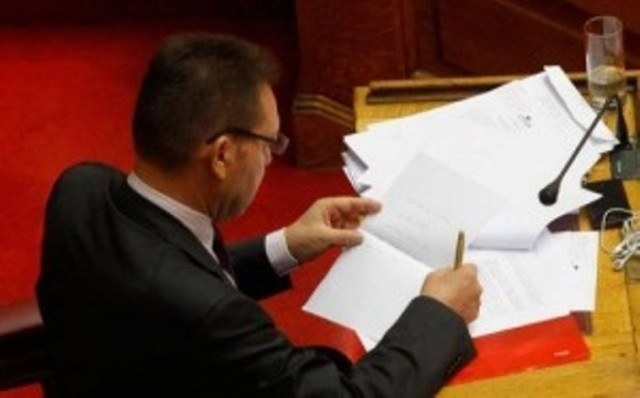 ΣΥΡΙΖΑ: Ο Στουρνάρας θέλει να δει ανθρώπους να ξεπαγιάζουν