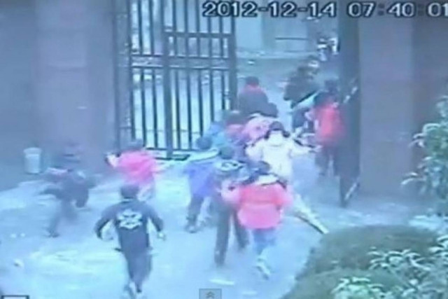 Βίντεο: Η επίθεση με μαχαίρι κατά μικρών μαθητών στην Κίνα