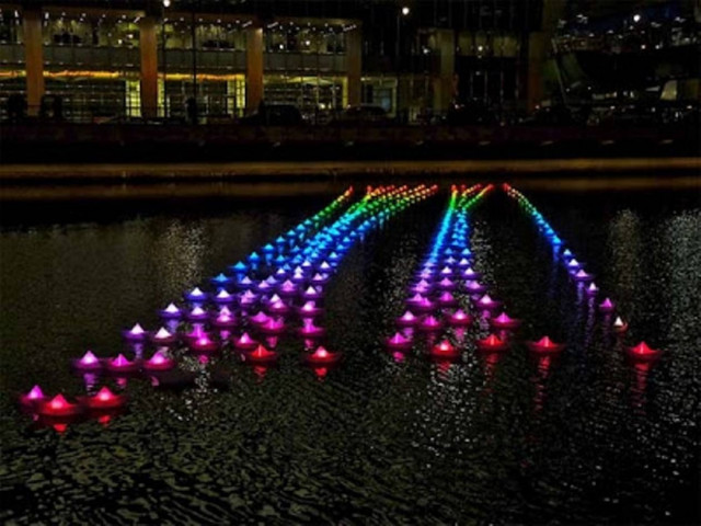 Δείτε πως υποδέχονται τα Χριστούγεννα στο Λονδίνο(pics)